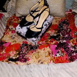 Black high heels 👠